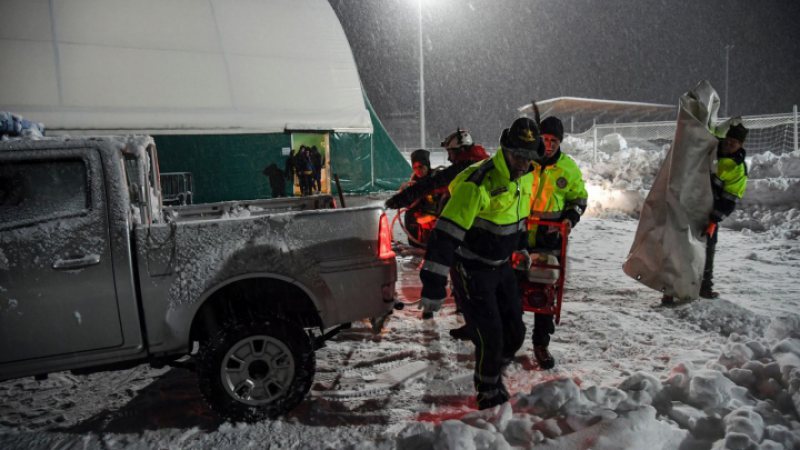 MAE: Trei cetățeni români, în hotelul lovit de avalanșă în Italia MAE: Trei cetățeni români, în hotelul lovit de avalanșă în Italia