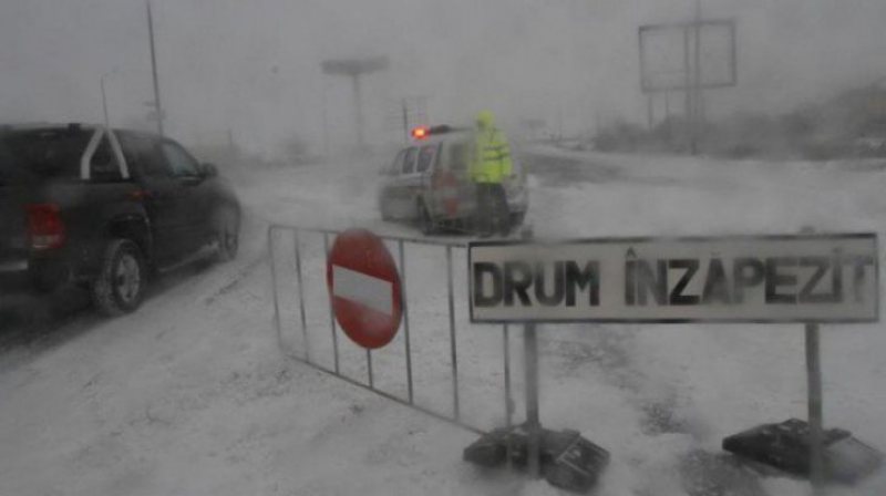 MAI: Traficul rutier închis în continuare pe 23 de drumuri județene și 11 drumuri comunale MAI: Traficul rutier închis în continuare pe 23 de drumuri județene și 11 drumuri comunale