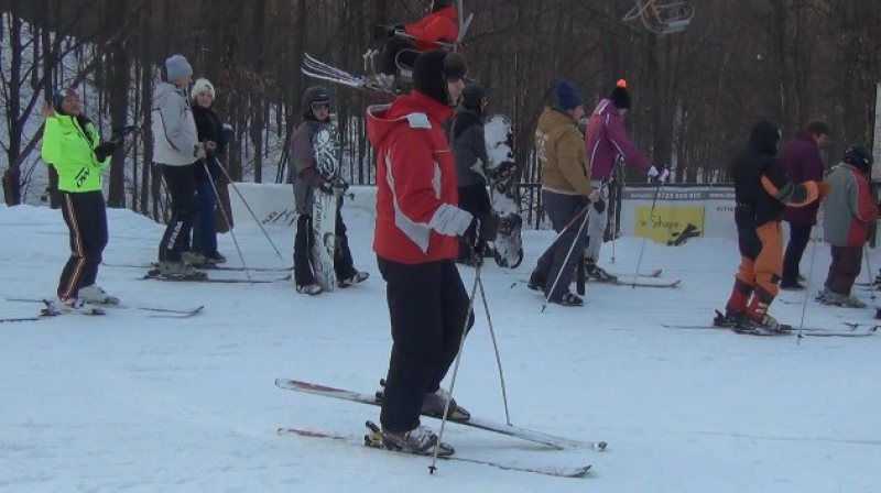 MINIVACANȚĂ: Pârtiile din Maramureș, asaltate de turiști MINIVACANȚĂ: Pârtiile din Maramureș, asaltate de turiști