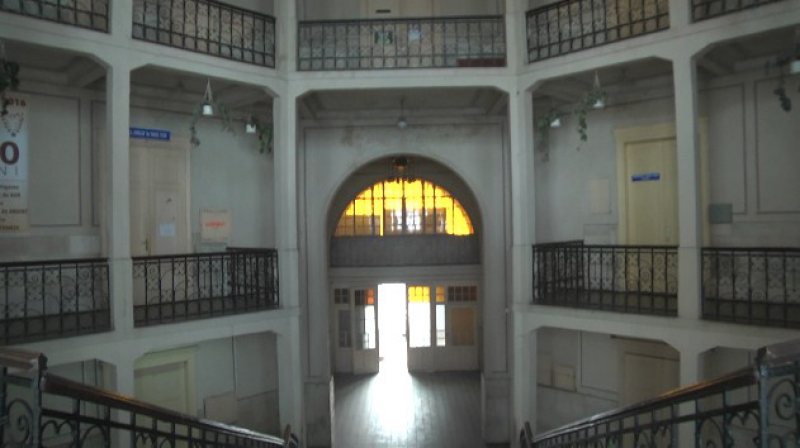 PALATUL CLUTURAL: Piesa ”O noapte furtunoasă”, amânată din cauza frigului din sală PALATUL CLUTURAL: Piesa ”O noapte furtunoasă”, amânată din cauza frigului din sală