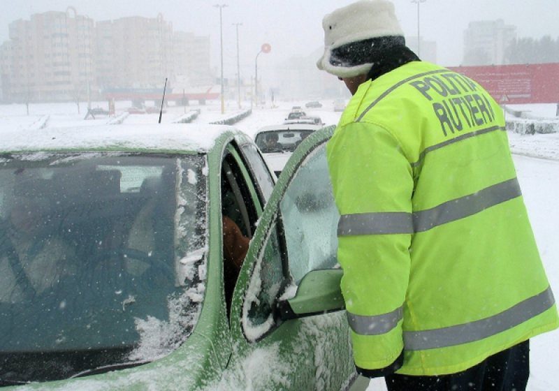 RAZII ÎN TRAFIC: Polițiștii rutieri împreună cu reprezentanții RAR au făcut puțină ordine pe șosele
