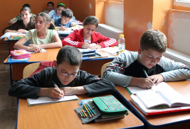 SCHIMBĂRI ÎN ÎNVĂȚĂMÂNT: Din toamnă elevii vor sta mai mult la școală SCHIMBĂRI ÎN ÎNVĂȚĂMÂNT: Din toamnă elevii vor sta mai mult la școală