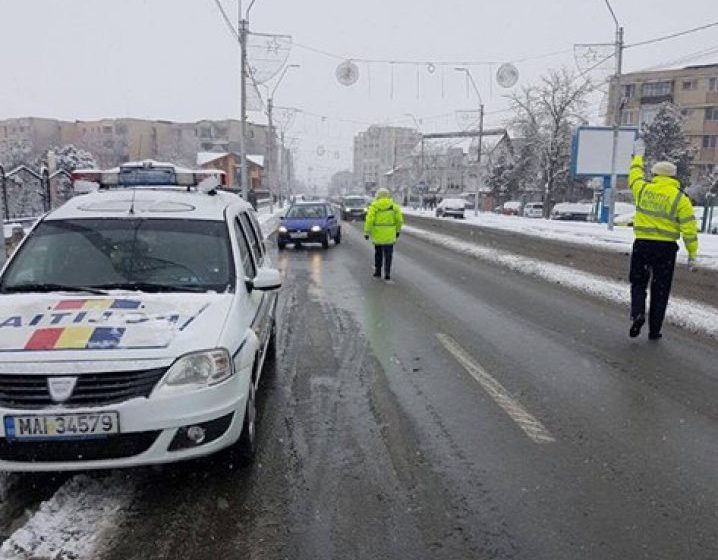 STAREA DRUMURILOR:Circulație în condiții de iarnă pe mai multe drumuri din țară