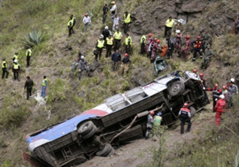 TRAGEDIE: 20 de morți într-un triplu accident rutier