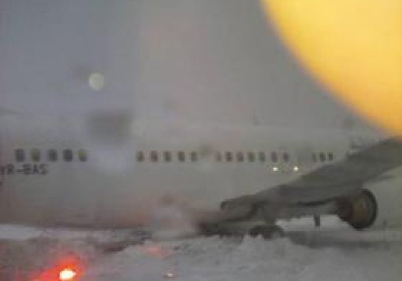 LUPTA CU TROIENELE: Transportul aerian şi terestru, îngheţat