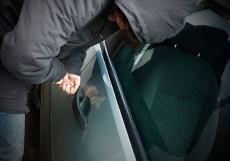 TUPEU PE BAZA DE ALCOOL: Un maramureșean beat și fără permis i-a furat unui consătean mașina din fața porții TUPEU PE BAZA DE ALCOOL: Un maramureșean beat și fără permis i-a furat unui consătean mașina din fața porții