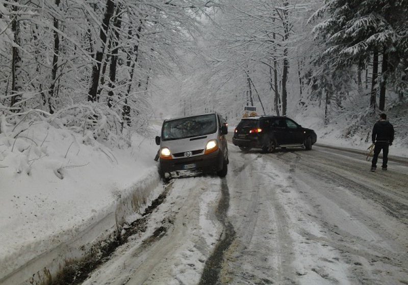 URMĂRILE ALCOOLULUI: Accident în lanț în Pasul Gutâi. Trei persoane au fost rănite URMĂRILE ALCOOLULUI: Accident în lanț în Pasul Gutâi. Trei persoane au fost rănite