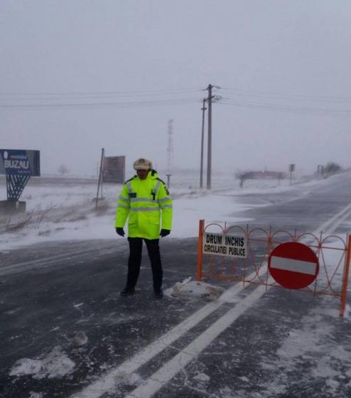 ÎN ATENȚIA ȘOFERILOR: Vezi ce drumuri sunt închise din cauza zăpezii
