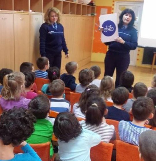 ACTIVITĂȚI DE PREVENIRE: Sfaturi pentru școlari din partea polițiștilor maramureșeni ACTIVITĂȚI DE PREVENIRE: Sfaturi pentru școlari din partea polițiștilor maramureșeni