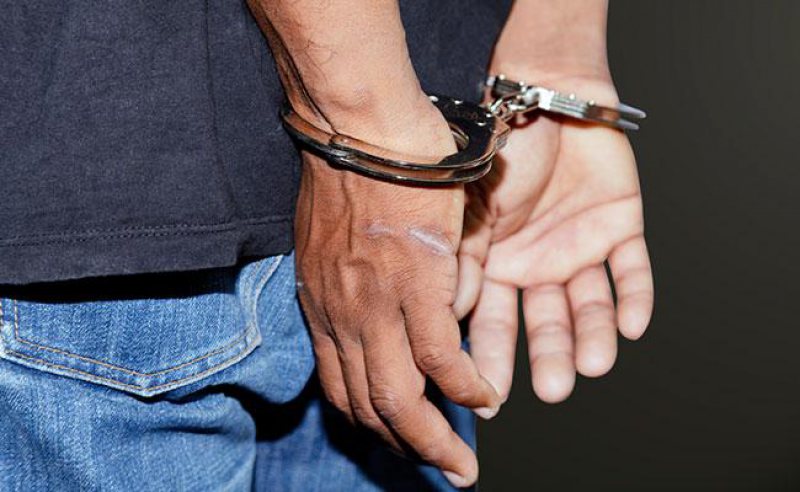 ÎN AREST: Un tânăr condamnat pentru întreținere de act sexual cu un minor, prins de autorități ÎN AREST: Un tânăr condamnat pentru întreținere de act sexual cu un minor, prins de autorități