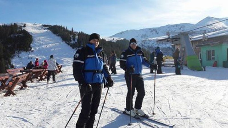 LA DATORIE: Jandarmeria Montană Maramureş, în sprijinul cetăţenilor LA DATORIE: Jandarmeria Montană Maramureş, în sprijinul cetăţenilor