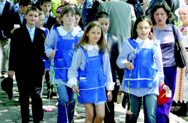 PROBLEME: Consiliul Național al Elevilor sesizează "abuzuri" privind obligativitatea uniformei școlare PROBLEME: Consiliul Național al Elevilor sesizează "abuzuri" privind obligativitatea uniformei școlare