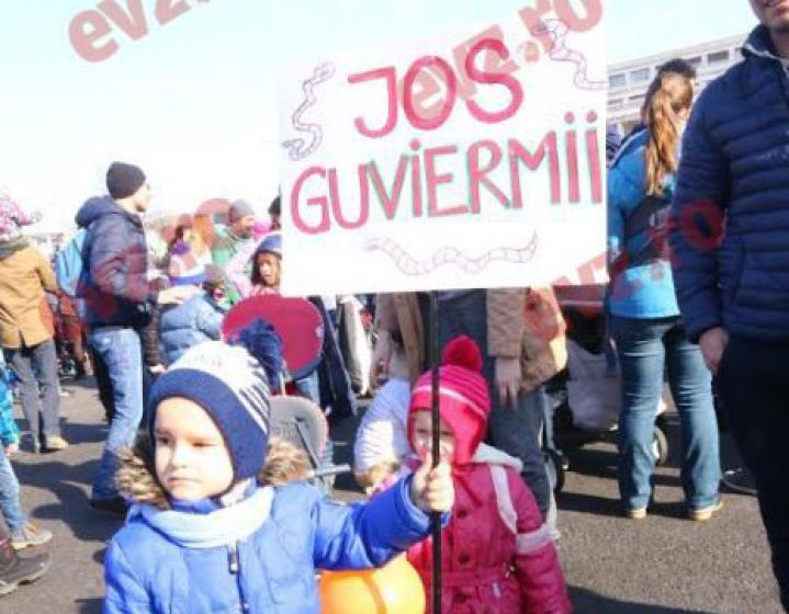 CE SPUNE LEGEA: Putem sau nu să mergem cu copiii la proteste? CE SPUNE LEGEA: Putem sau nu să mergem cu copiii la proteste?