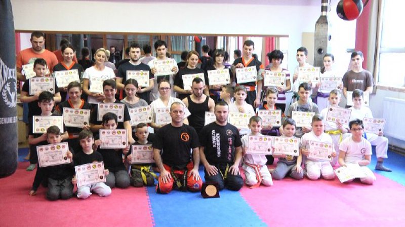 REPORTAJUL ZILEI: Seminar de suflet cu un maestru irlandez pentru sportivii de la Ultimate Kickboxing Sighet REPORTAJUL ZILEI: Seminar de suflet cu un maestru irlandez pentru sportivii de la Ultimate Kickboxing Sighet