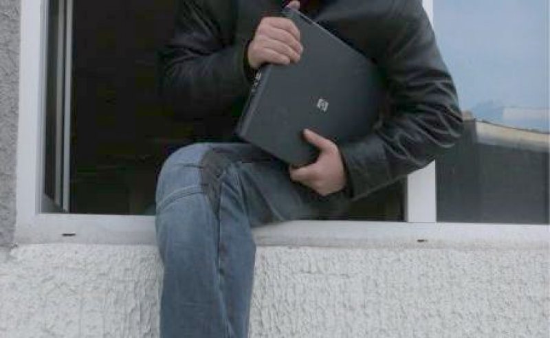 A PROFITAT: Minor cercetat pentru furt calificat după ce a sustras un laptop și o tabletă A PROFITAT: Minor cercetat pentru furt calificat după ce a sustras un laptop și o tabletă