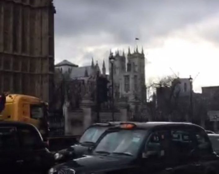 MAE: Doi români răniți la Londra