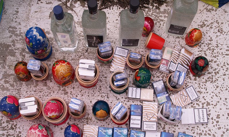 IMPROVIZAȚII INCREDIBILE: Țigări ascunse în Matrioșka și în ciorapi de damă IMPROVIZAȚII INCREDIBILE: Țigări ascunse în Matrioșka și în ciorapi de damă