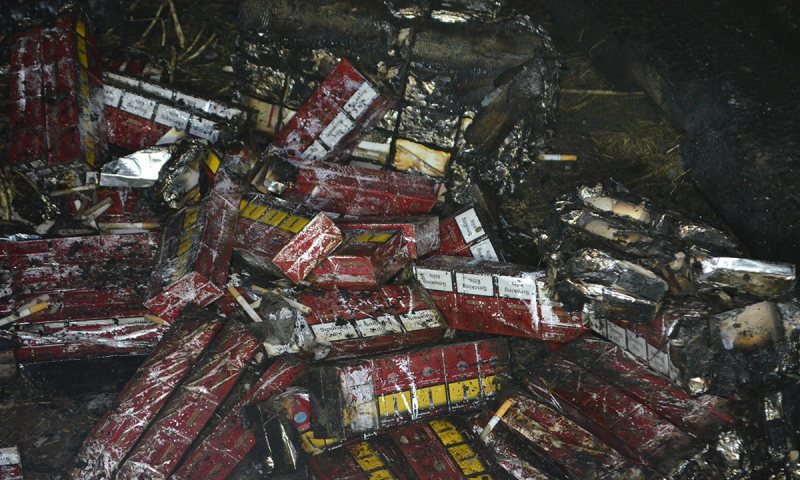 INCREDIBIL: Au dat foc anexei pentru a scăpa de țigările de contrabandă INCREDIBIL: Au dat foc anexei pentru a scăpa de țigările de contrabandă