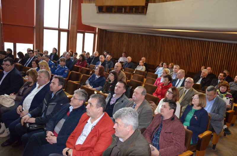 ÎNTÂLNIRE: Posibilități de accesare a fondurilor europene, prezentate la Instituția Prefectului ÎNTÂLNIRE: Posibilități de accesare a fondurilor europene, prezentate la Instituția Prefectului
