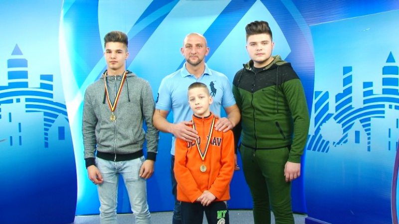 KICKBOXING: S-au apucat de patru luni de sport și au deja primele performanțe KICKBOXING: S-au apucat de patru luni de sport și au deja primele performanțe