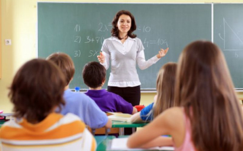 MAJORĂRI: Zeci de mii de profesori primesc, de astăzi, bani în plus MAJORĂRI: Zeci de mii de profesori primesc, de astăzi, bani în plus