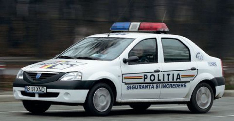 ACCIDENT: O șoferiță a intrat cu mașina într-o poartă de la sediul Guvernului ACCIDENT: O șoferiță a intrat cu mașina într-o poartă de la sediul Guvernului