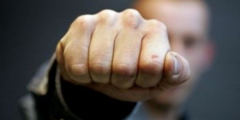 S-A ALES CU DOSAR PENAL: Reţinut de poliţişti pentru tulburarea ordinii şi liniştii publice şi lovire S-A ALES CU DOSAR PENAL: Reţinut de poliţişti pentru tulburarea ordinii şi liniştii publice şi lovire