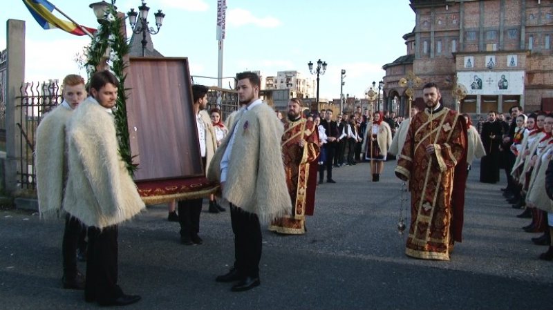 SPECIAL: Rugăciuni la icoana făcătoare de minuni a Maicii Domnului SPECIAL: Rugăciuni la icoana făcătoare de minuni a Maicii Domnului