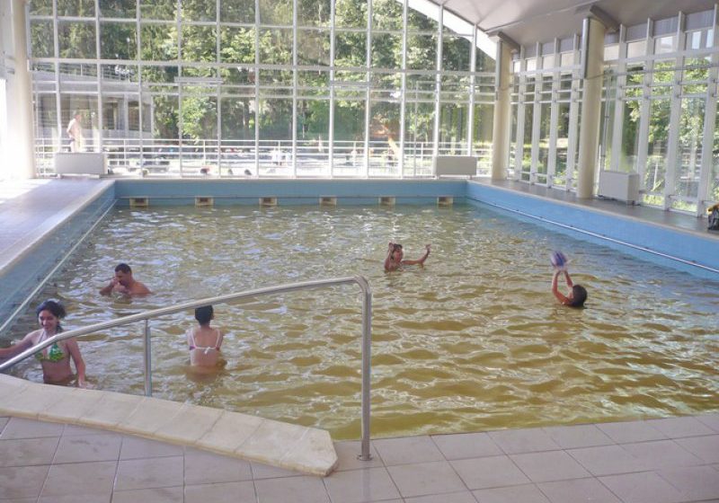 STAȚIUNI PENTRU VÂRSTNICI: Prima serie de bilete de tratament pentru pensionari