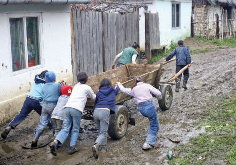STUDIU: Rezultate școlare slabe, nutriție inadecvată și riscuri de sănătate, problemele copiilor din mediul rural