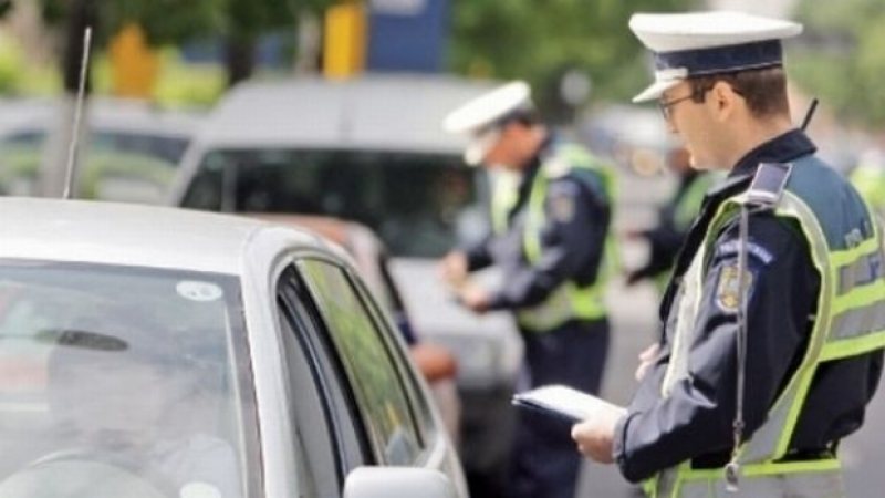 CONTROALE: Transportul de persoane şi de elevi, verificat de poliţişti CONTROALE: Transportul de persoane şi de elevi, verificat de poliţişti