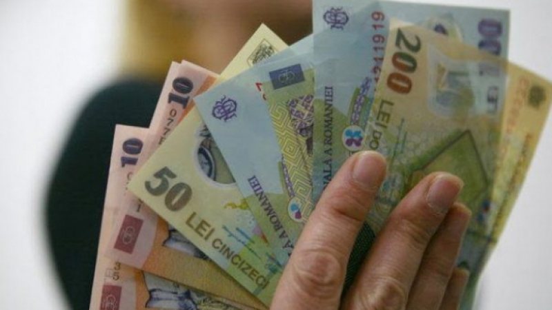 PROPUNERE: Bugetarii ar putea să primească banii tăiaţi de Guvernul Boc PROPUNERE: Bugetarii ar putea să primească banii tăiaţi de Guvernul Boc