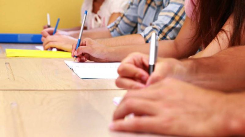 TESTĂRI: Peste 450.000 de elevi vor susţine luni simularea examenelor naţionale TESTĂRI: Peste 450.000 de elevi vor susţine luni simularea examenelor naţionale