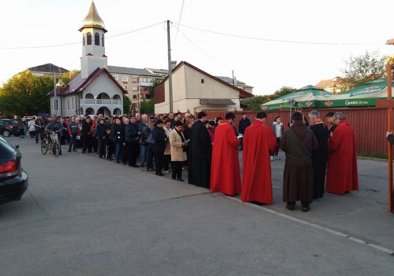 MIERCUREA MARE: Biserica greco catolică invită credincioșii la procesiunea ”Calea Crucii”