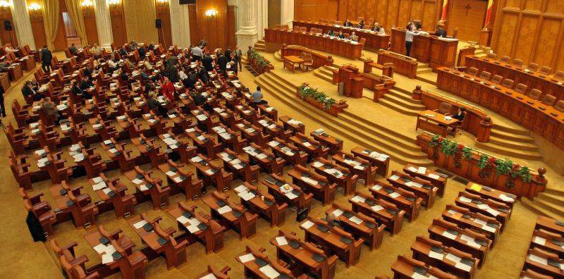 CAMERA DEPUTAȚILOR: 11 parlamentari au primit sancțiuni financiare pentru absențe nemotivate