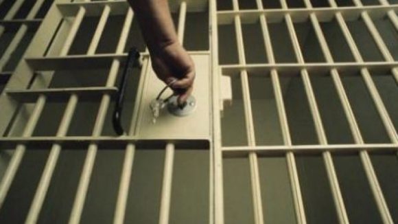 Reținut după ce a condus beat și a fugit de polițiști