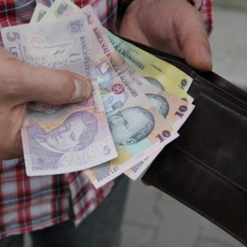 Fără frică de Dumnezeu: a furat banii bisericii