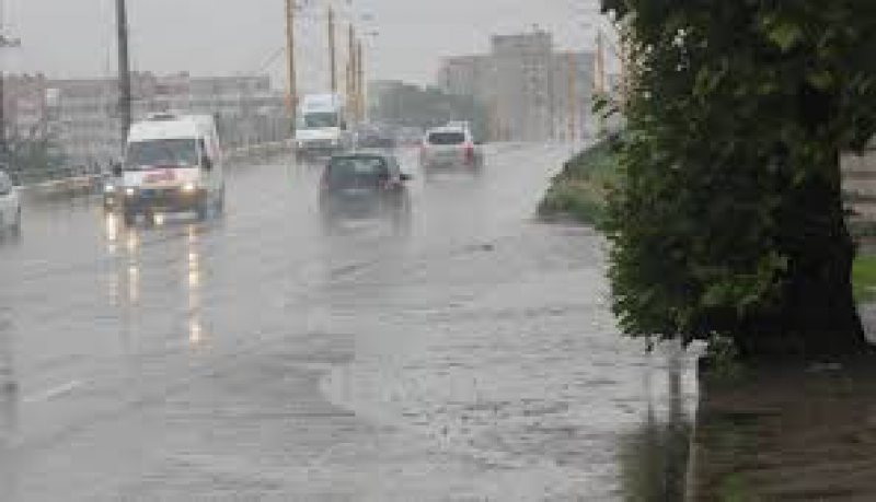 ANM: 28 de județe și Capitala, sub Cod galben de averse torențiale și vijelii, joi ANM: 28 de județe și Capitala, sub Cod galben de averse torențiale și vijelii, joi