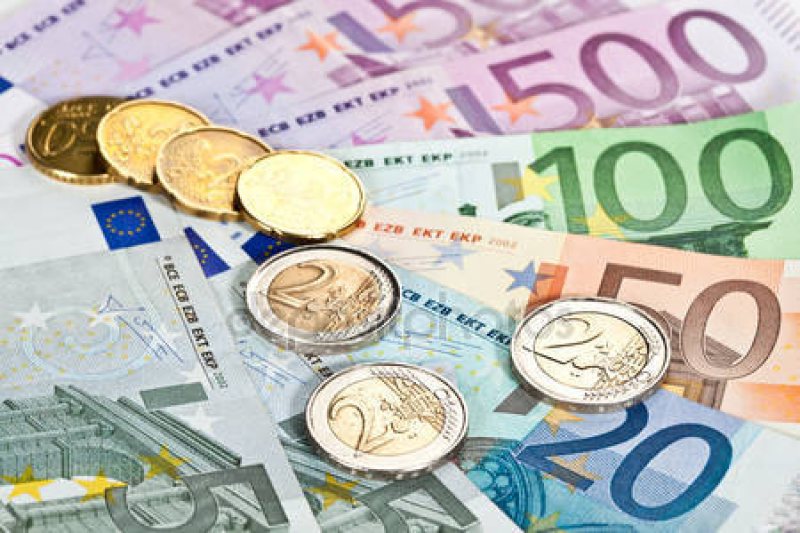 CONSECINȚE: Cursul valutar, afectat în continuare de incertitudinile politice CONSECINȚE: Cursul valutar, afectat în continuare de incertitudinile politice