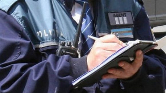 Aproape 1.000 de firme şi persoane fizice controlate într-o jumătate de lună de poliţiştii de la investigarea criminalităţii economice Aproape 1.000 de firme şi persoane fizice controlate într-o jumătate de lună de poliţiştii de la investigarea criminalităţii economice