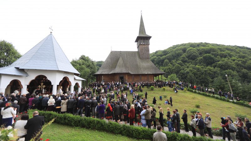 DUMINICA SFINŢILOR ROMÂNI: S-a pus piatra de temelie la biserica de zid a Mănăstirii Lăpuşul Românesc DUMINICA SFINŢILOR ROMÂNI: S-a pus piatra de temelie la biserica de zid a Mănăstirii Lăpuşul Românesc