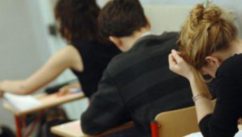 EVALUARE NAŢIONALĂ 2017. Rata de participare la proba la Matematica a fost de 97,17%: Au absentat 4.103 candidaţi, iar doi elevi au fost eliminaţi pentru tentativă de fraudă EVALUARE NAŢIONALĂ 2017. Rata de participare la proba la Matematica a fost de 97,17%: Au absentat 4.103 candidaţi, iar doi elevi au fost eliminaţi pentru tentativă de fraudă
