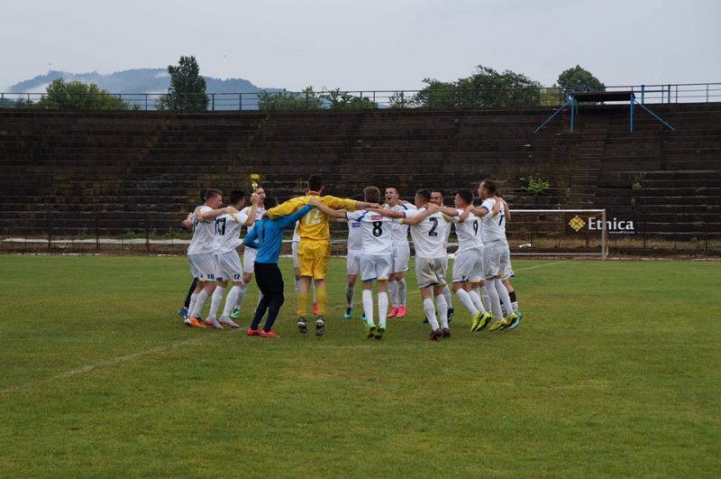 FOTBAL: Patru înfrângeri la scor pentru juniorii de la Avântul Bârsana în turneul de la Cluj FOTBAL: Patru înfrângeri la scor pentru juniorii de la Avântul Bârsana în turneul de la Cluj