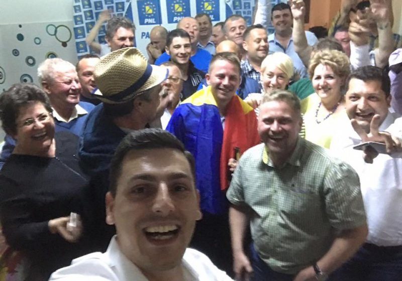 VICTORIE ADJUDECATĂ: Lucian Morar și Alin Bîrda, cei doi candidați care au câștigat alegerile de ieri din Ulmeni și Baia Sprie