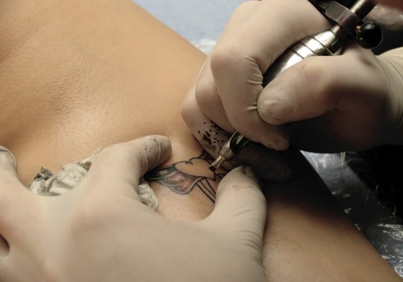 INEDIT: Un tatuaj care își schimbă culoarea în funcție de starea de sănătate a purtătorului, creat de cercetătorii americani