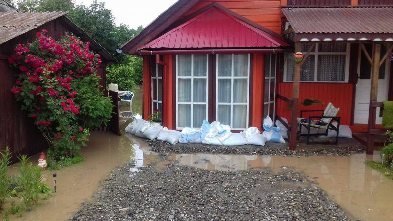 INUNDAȚII: Mai multe locuințe din zona Făget din Sighetu Marmației au fost inundate în urma ploilor ( FOTO) INUNDAȚII: Mai multe locuințe din zona Făget din Sighetu Marmației au fost inundate în urma ploilor ( FOTO)