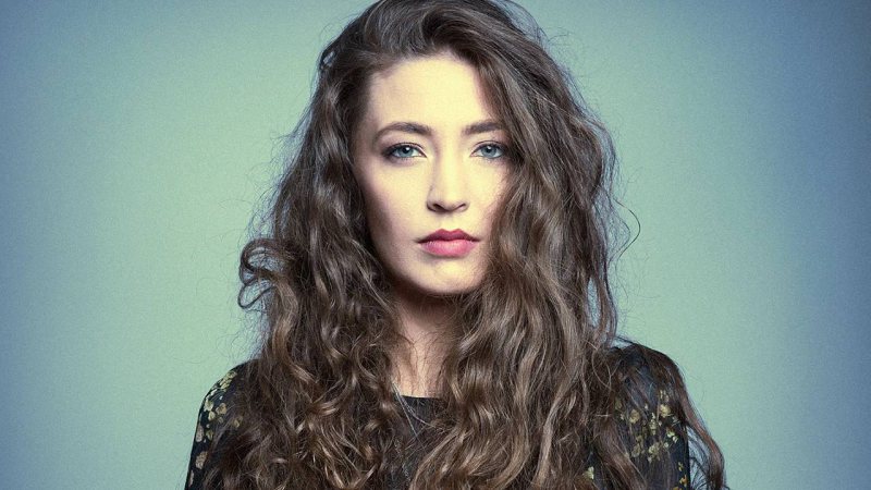 LA MAI MULTE! Sigheteanca Ligia Hojda și-a lansat primul videoclip LA MAI MULTE! Sigheteanca Ligia Hojda și-a lansat primul videoclip