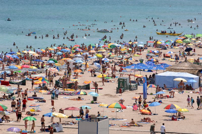 MINIVACANȚA: 50.000 de locuri de cazare sunt pregătite pentru turişti, pe litoralul românesc MINIVACANȚA: 50.000 de locuri de cazare sunt pregătite pentru turişti, pe litoralul românesc