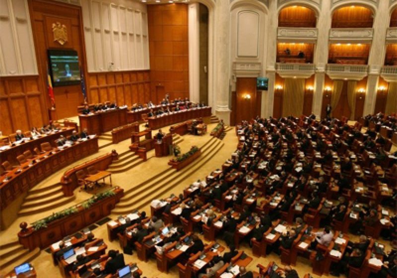 MOȚIUNEA DE CENZURĂ: Deputații și senatorii decid soarta Guvernului Grindeanu MOȚIUNEA DE CENZURĂ: Deputații și senatorii decid soarta Guvernului Grindeanu