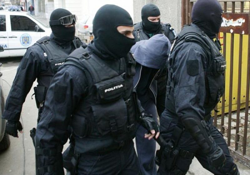 DIICOT: Percheziții în mai multe localități pentru destructurarea unui grup specializat în tâlhărie; 19 persoane vor fi audiate